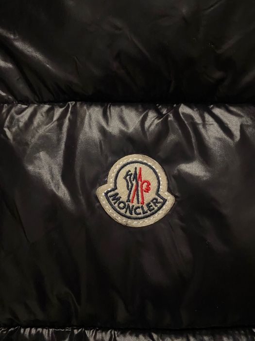 Vesta Moncler, L