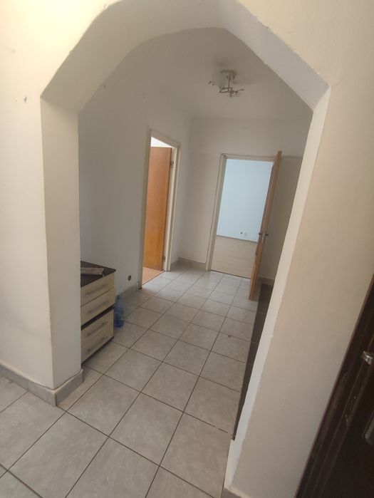 PROPRIETAR Vând apartament 2 camere decomandat la 400m de metrou