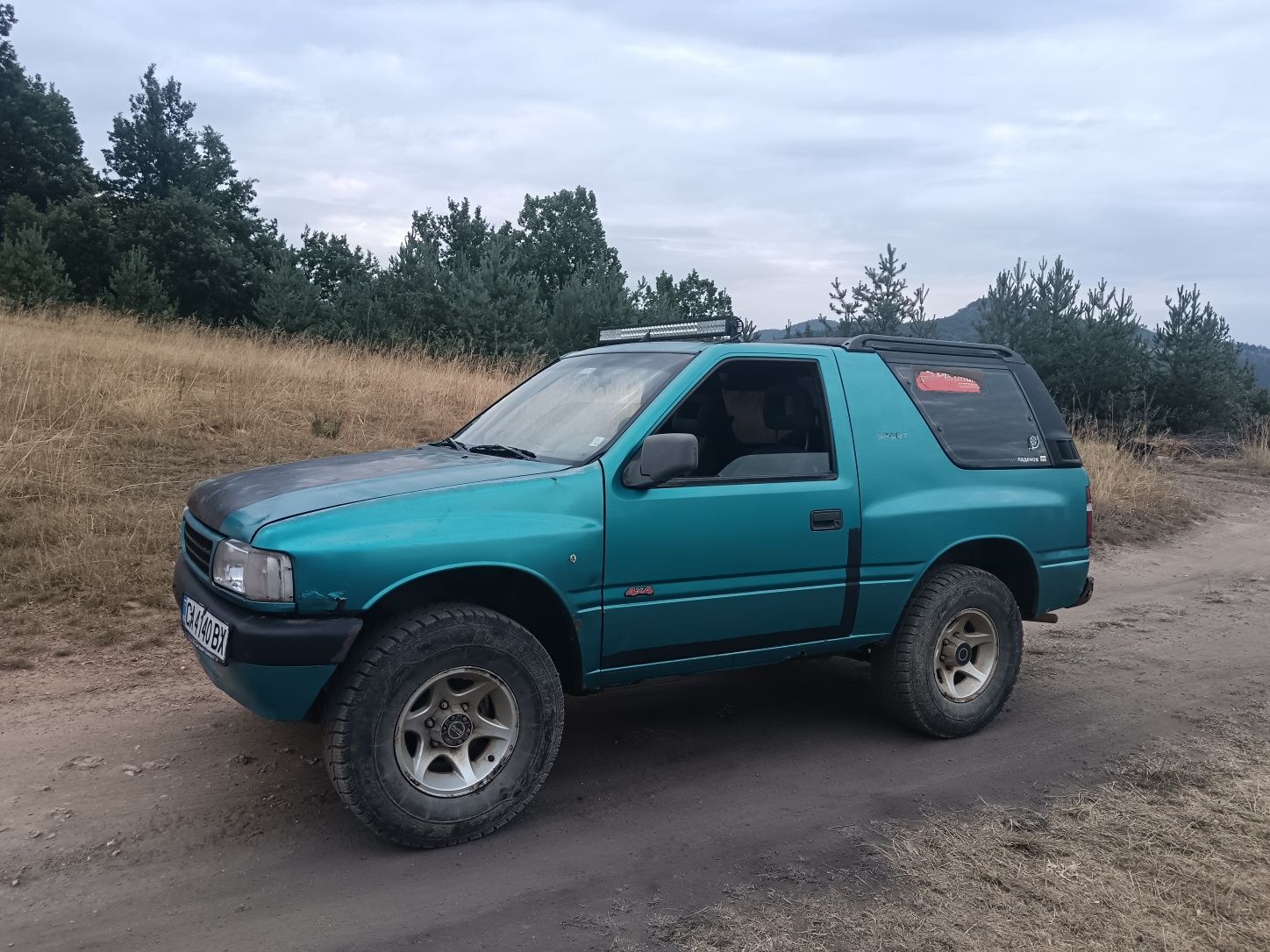 Продавам Опел Фронтера