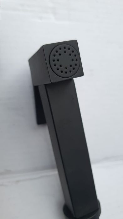 Dus bideu, negru, incastrabil in perete, nou. 400 lei