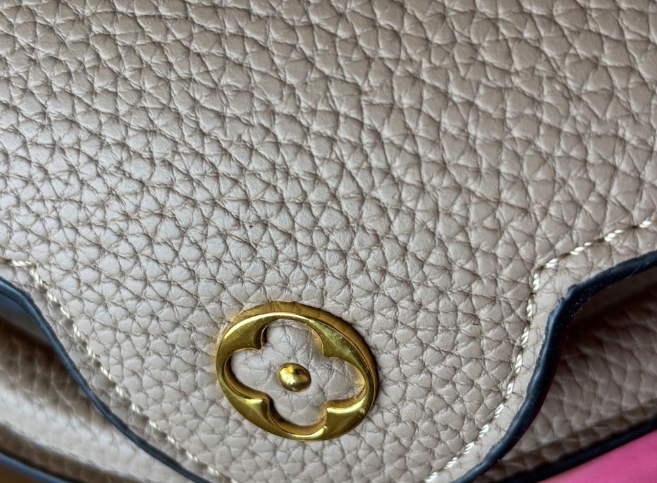 Geanta Louis Vuitton Capucines mini