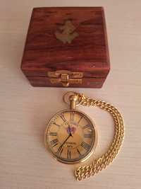Часовник бронзов с ретро дизайн в дървена кутия