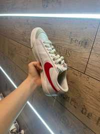 Nike blazer low 77 light bone