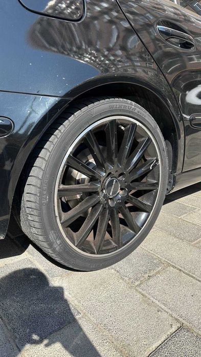 R19 Mercedes W205