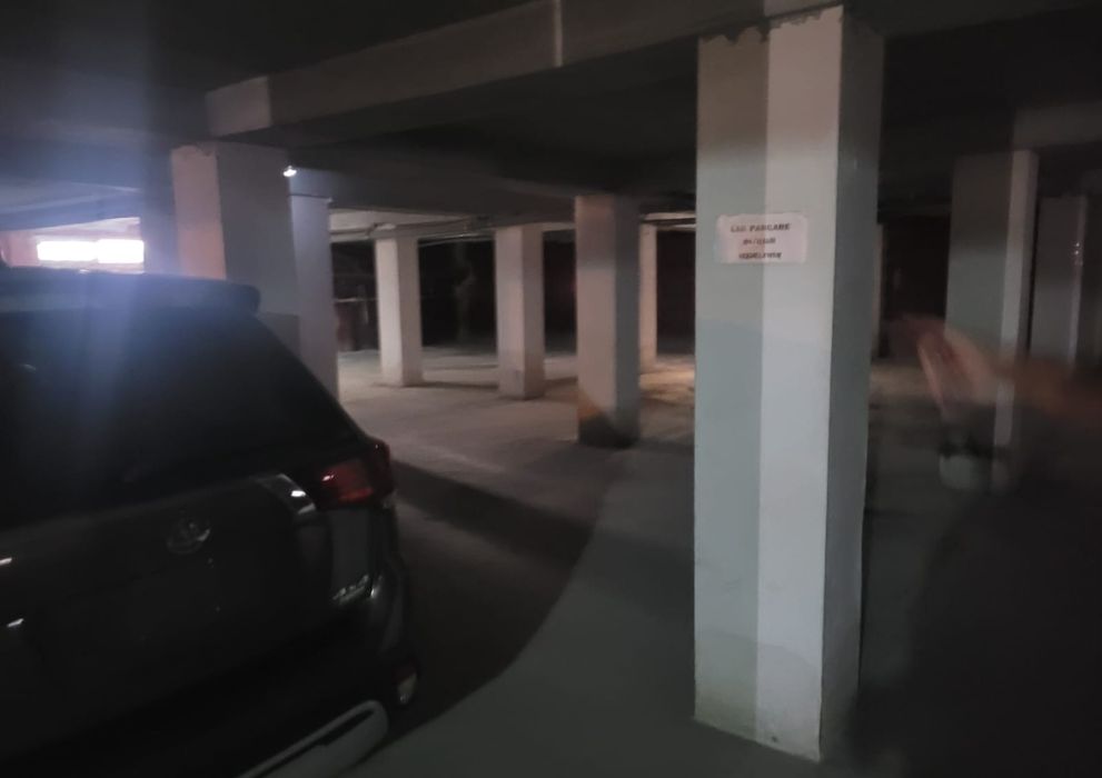 Vand apartament 3 camere si loc parcare subteran