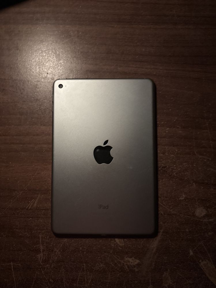 Ipad mini 4 в хорошем состоянии