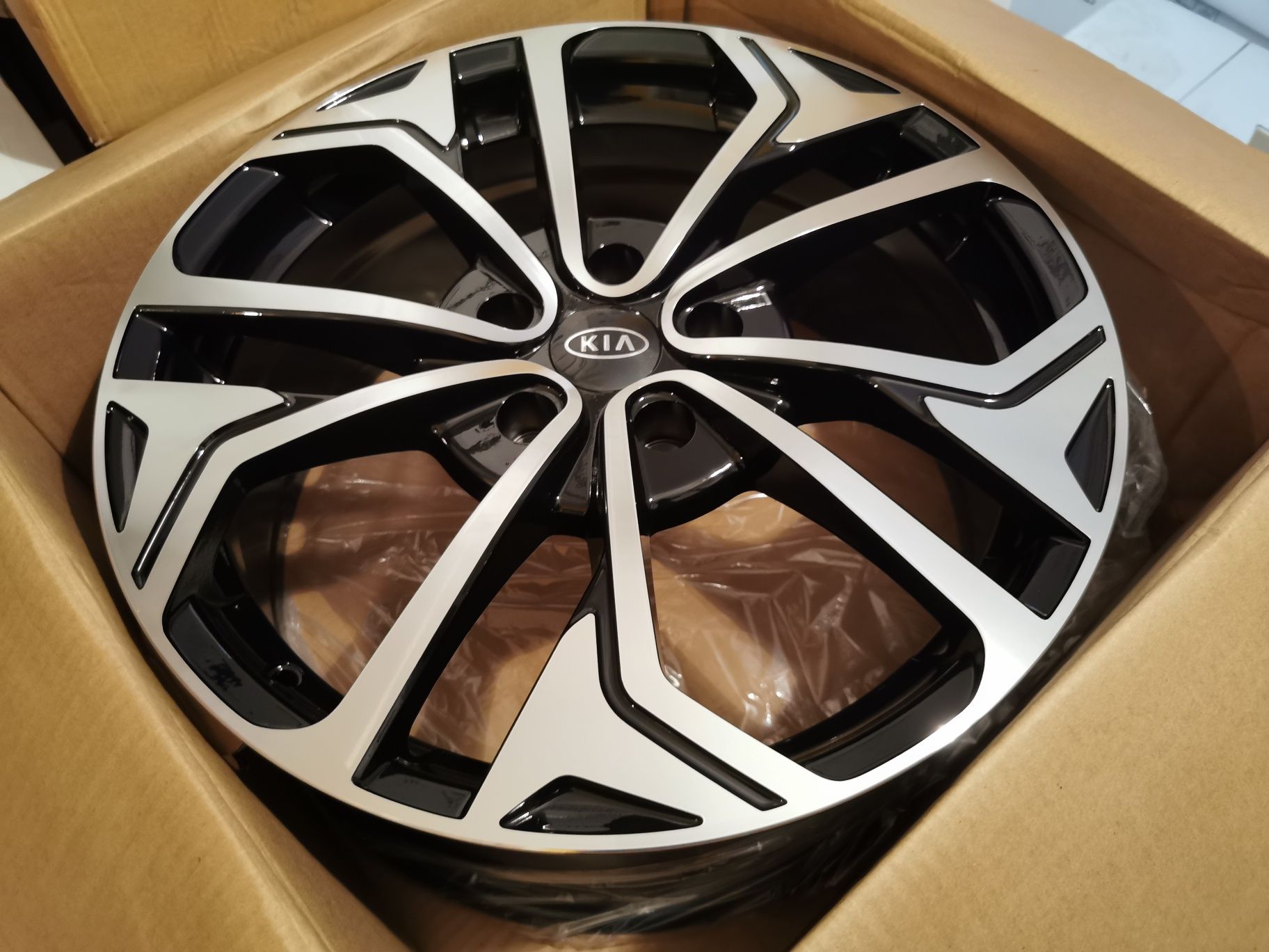 Vand jante de aliaj pentru Kia pe 18 marca Silver line model Driver