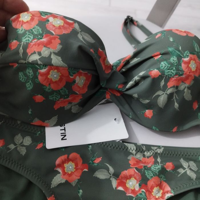 Новый фирменный купальник 42р