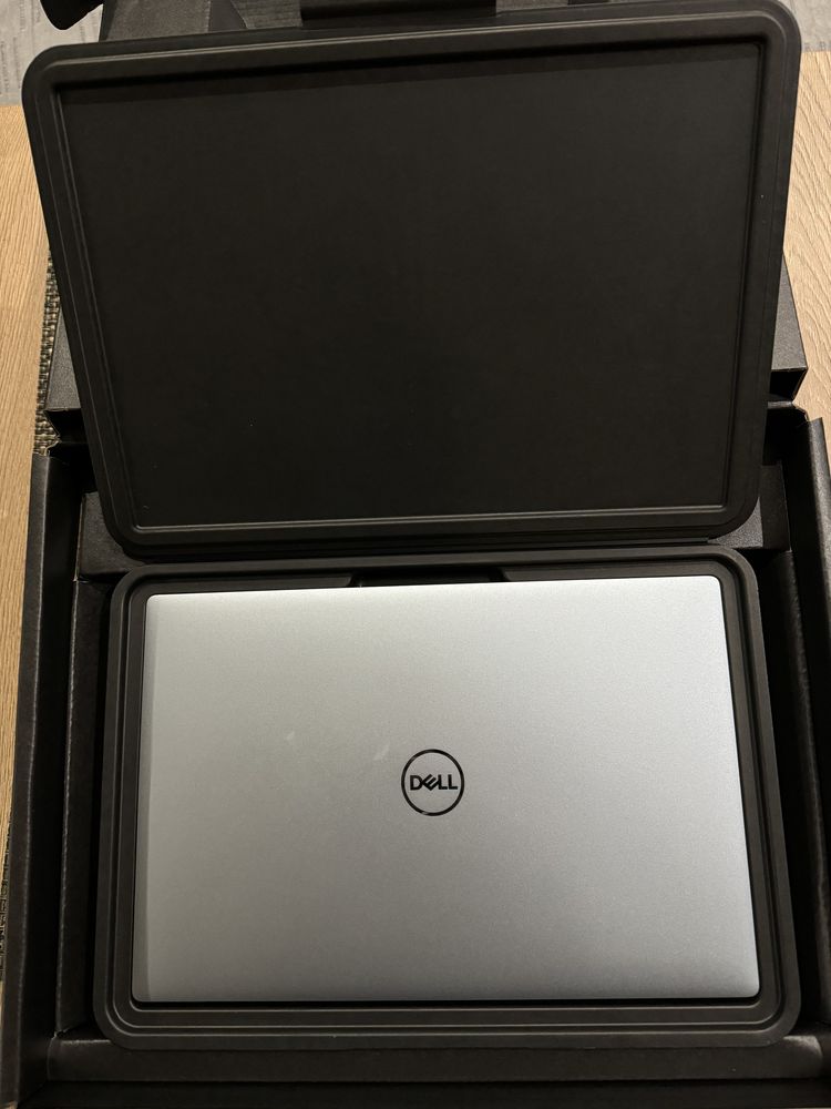 Лаптоп Dell XPS 9315