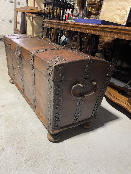 Lada de zestre din lemn masiv, stil baroc