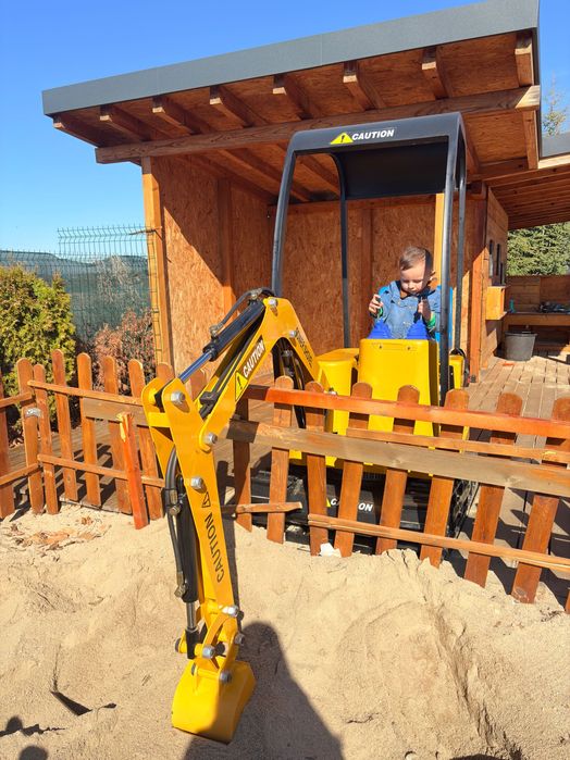 Детски атракцион – мини багер с жетони