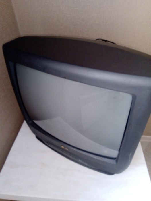 Телевизор.SONY-64cм