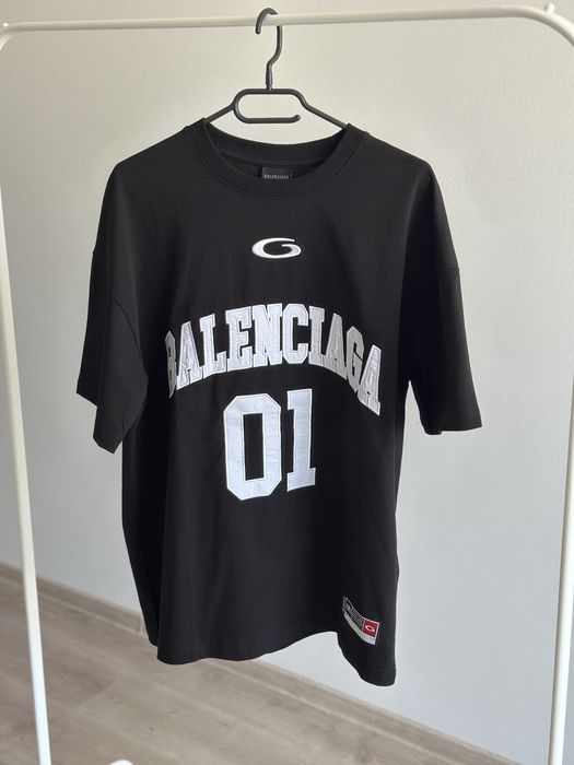 Vand tricou Balenciaga