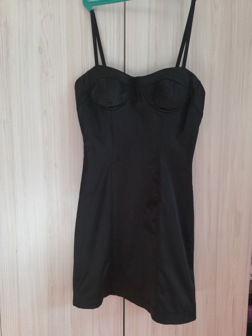 Малка черна рокля (ZARA, H&M)