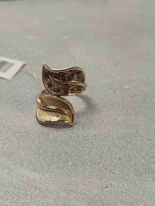 Златен пръстен 7.53гр
58р-р
14к