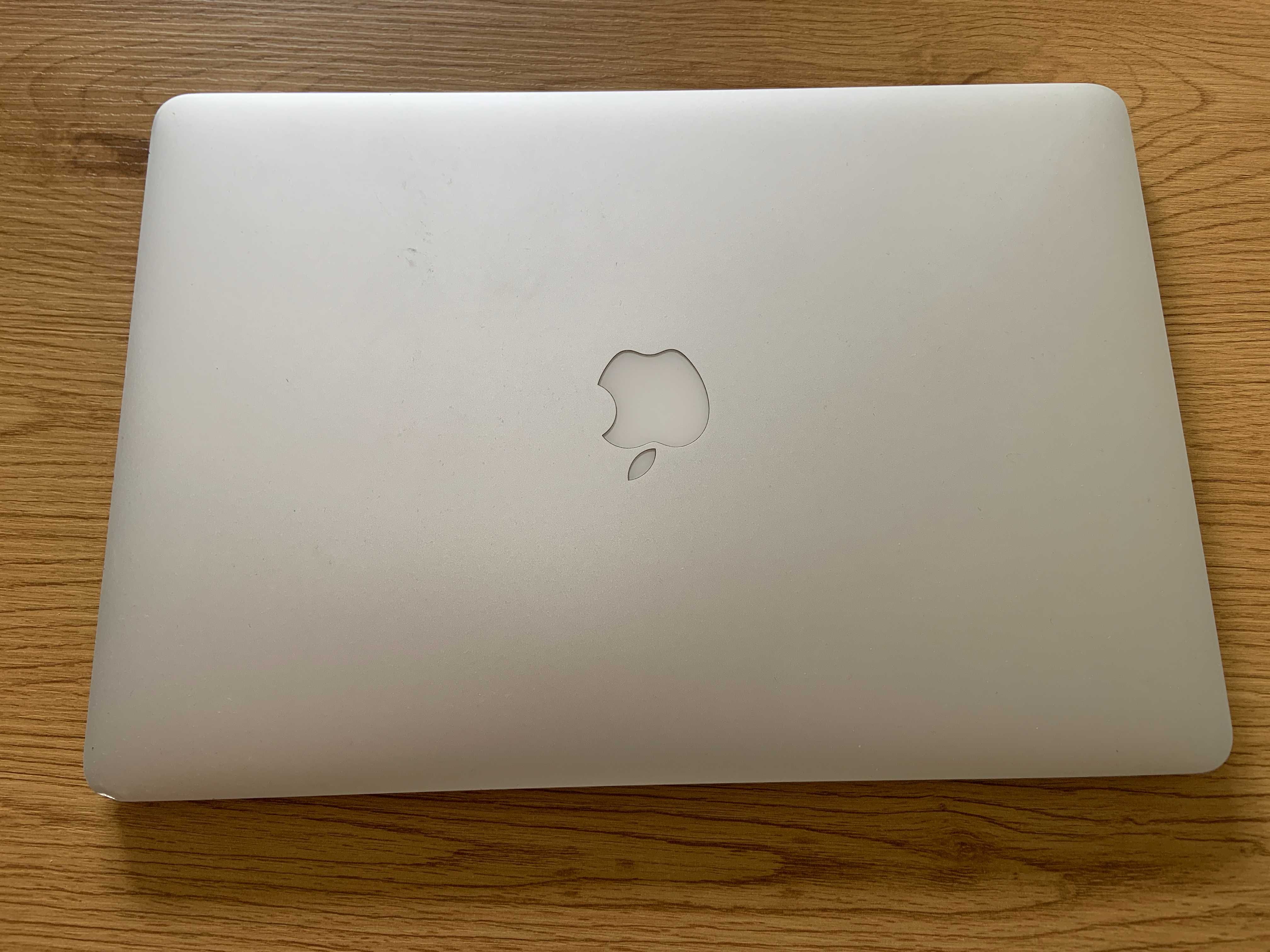 Vand/schimb Macbook pro 2015 15   - schimb cu iphone 12/13