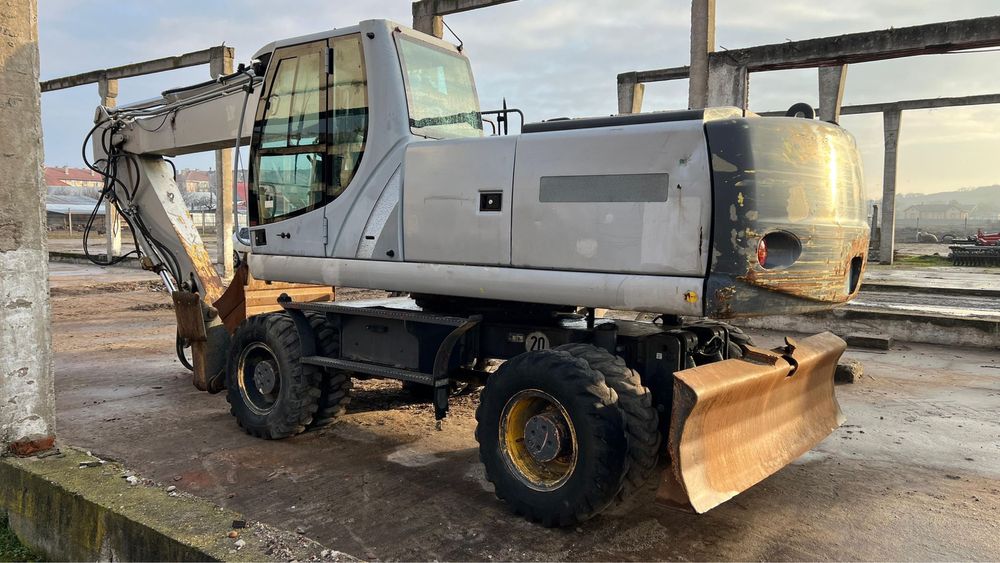 Excavator New Holland