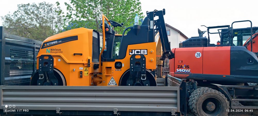 Buldoexcavator de inchiri160 lei,excavato cilindru compactor, cilindru
