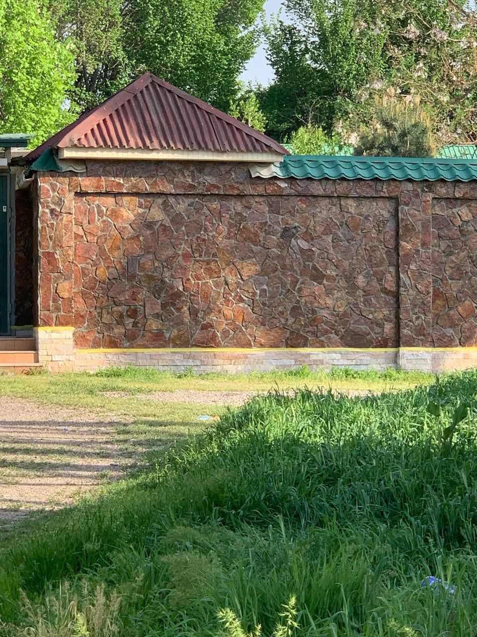 Облицовочный красный камень