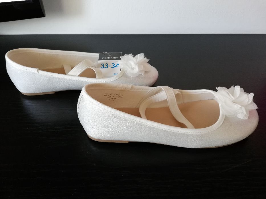 Pantofi NOI albi cu floricica alba 33/34 (21cm)