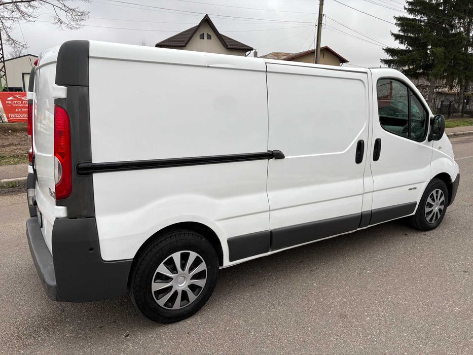 RENAULT TRAFIC 2.0 dci 2008 Euro 4 model LUNG PRIMUL Proprietar de nou