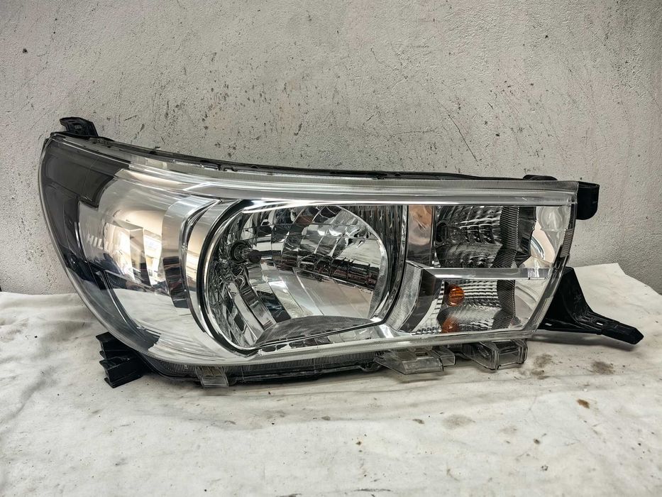 Оригинален фар Тойота Toyota Hilux