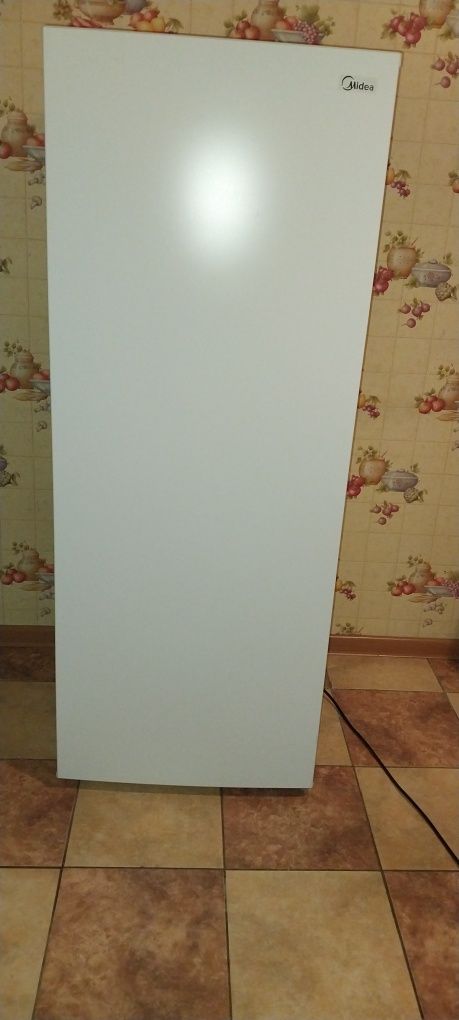 Продам морозильник Midea