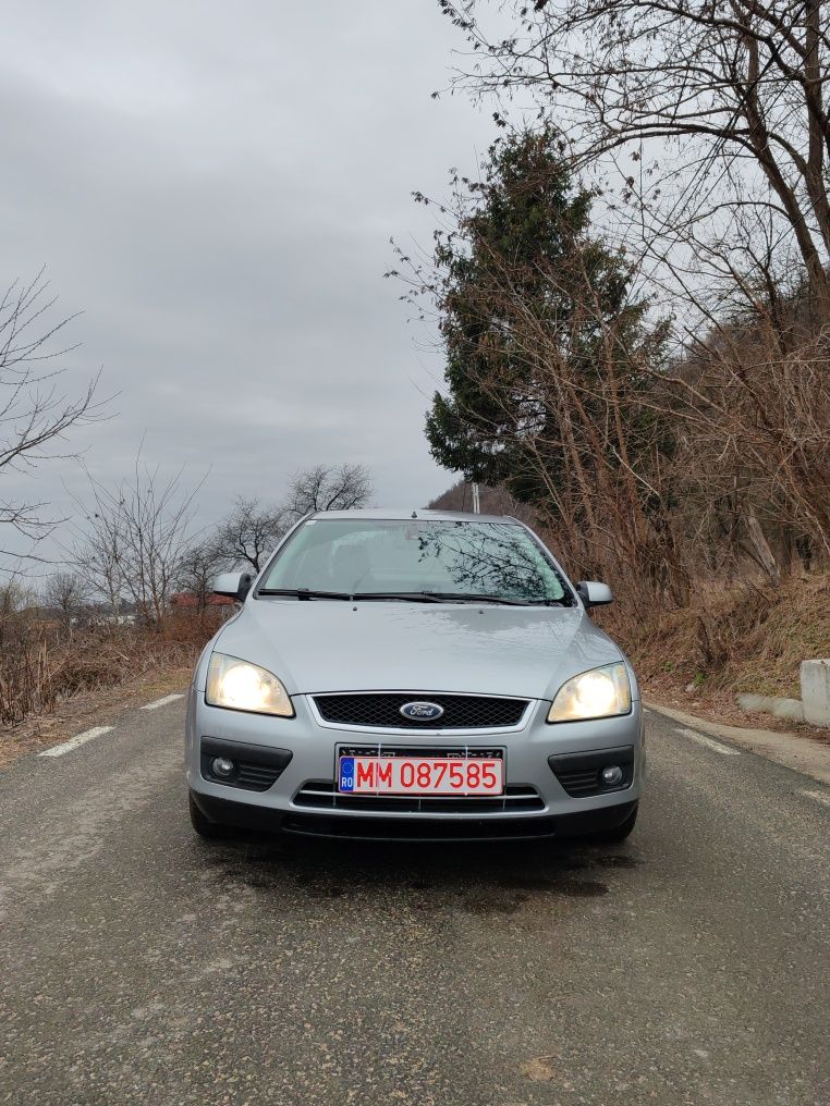 Vând Ford Focus Sedan