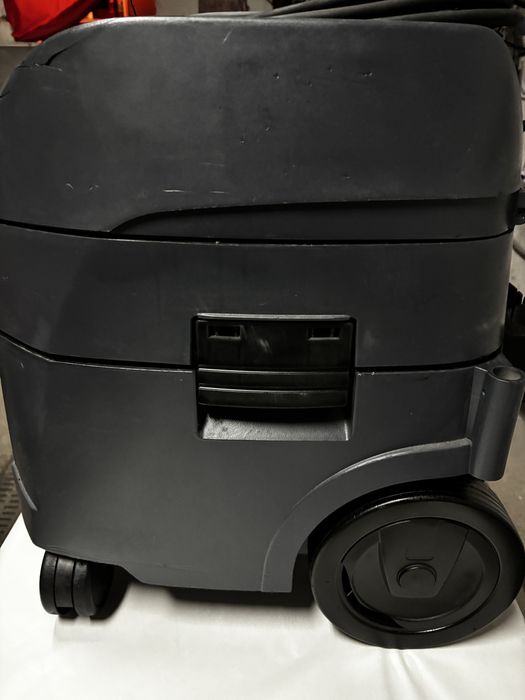 Aspirator 3M cu scuturare automata si 2 filtre interne,stare buna