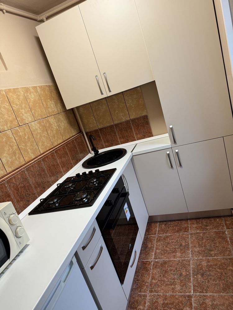 Proprietar vand apartament o