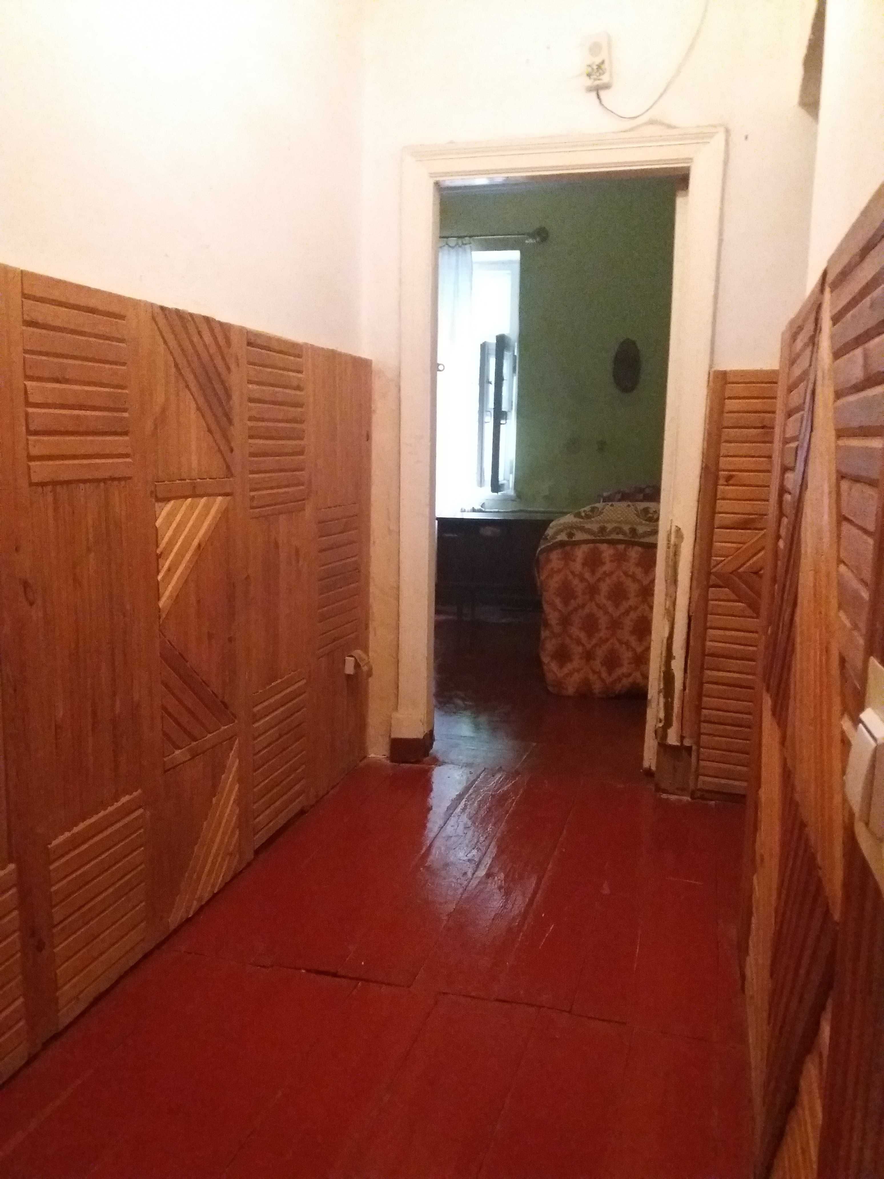 продается 2  комнатная квартира  в городе Янгиабад