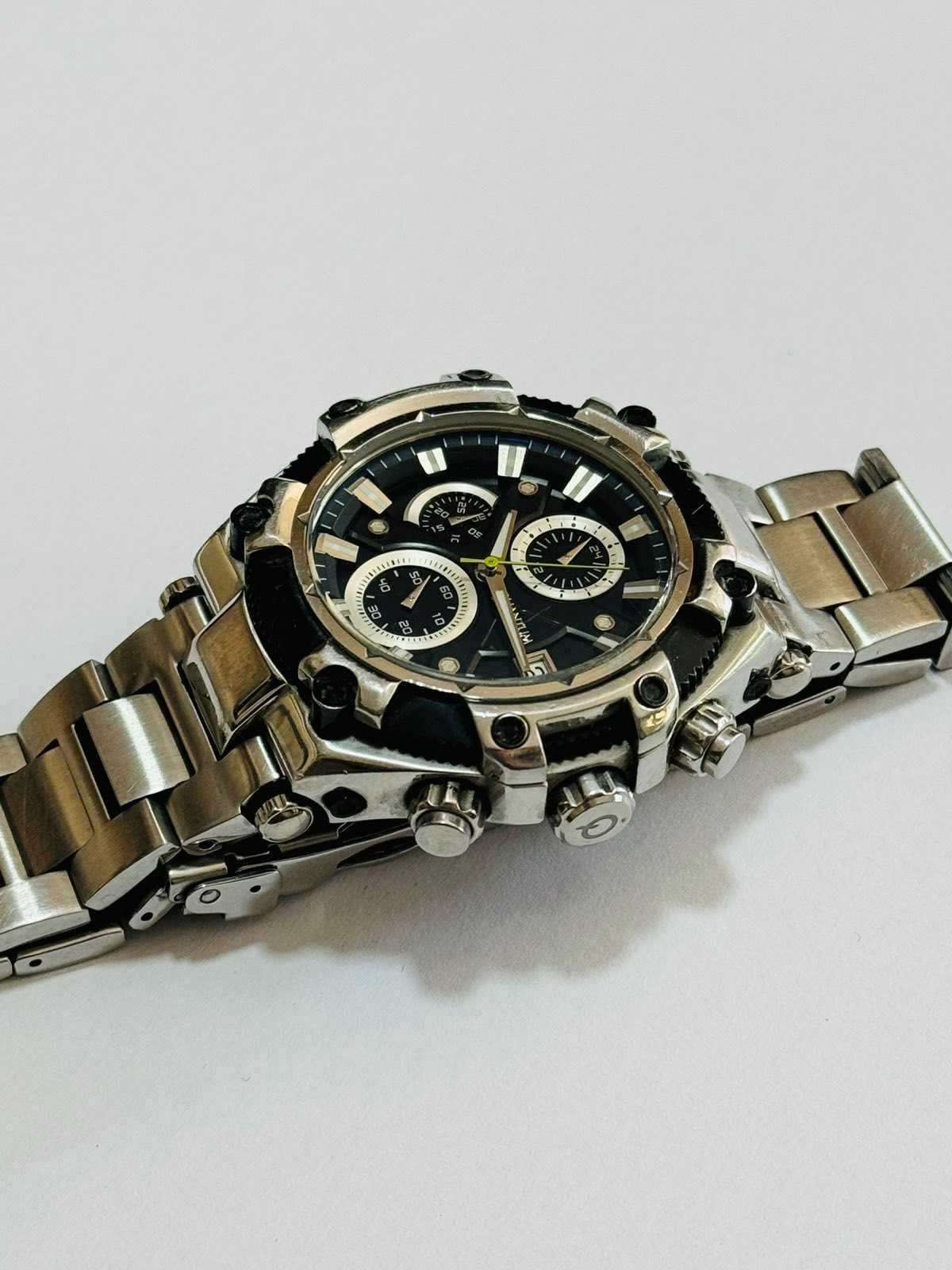Продавам Мъжки Часовник QUANTUM HNG 715.390