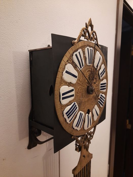 Ceas de perete cu secundar central, comtoise, roata cu pini, sec 18