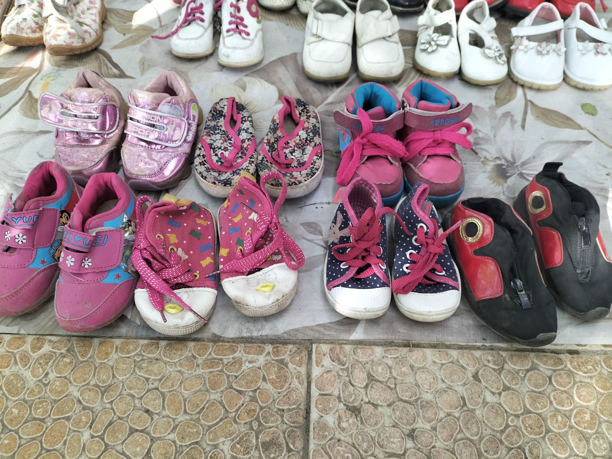 Продам детские обуви для девочки разные.