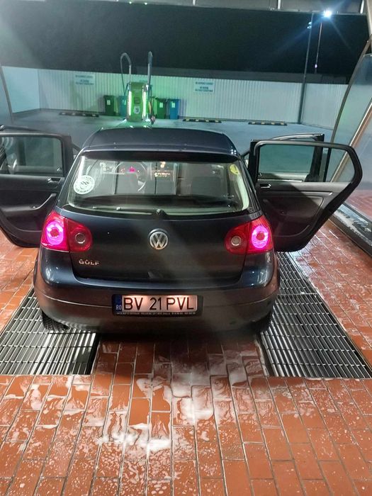 Vând golf 5 impecabil.