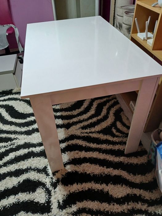 Трапезна маса. Бял лак.