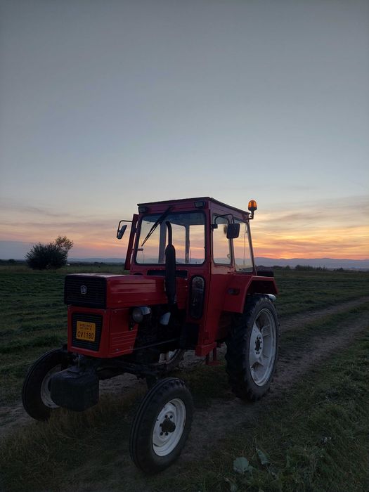 Universal 445 tractor