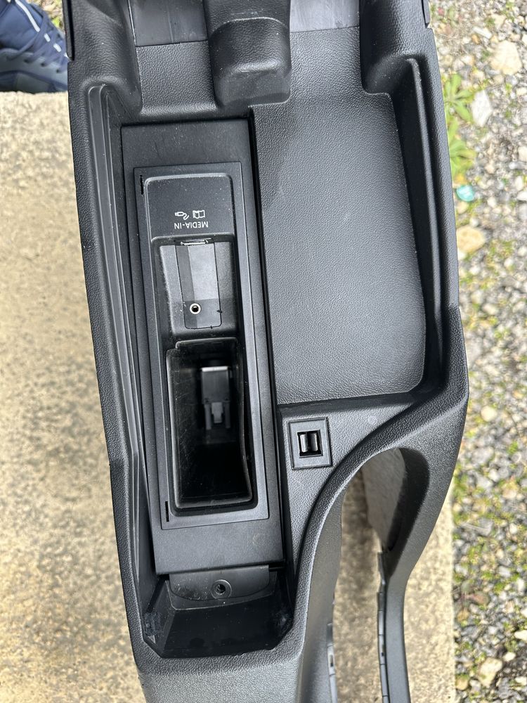 Централна конзола със USB и AUX за Сеат Леон,Сеат Алтеа