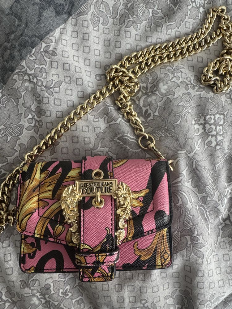 Чантичка на марката Versace
