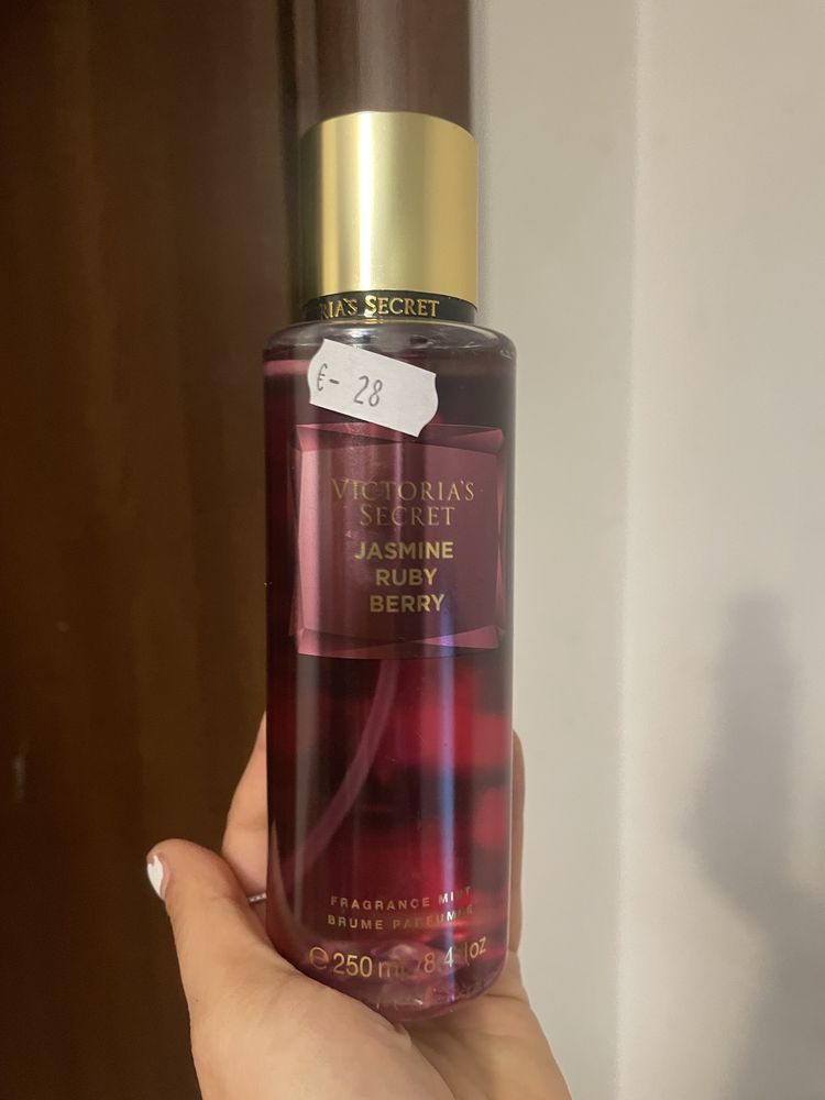 body spray uri victoria’s secret