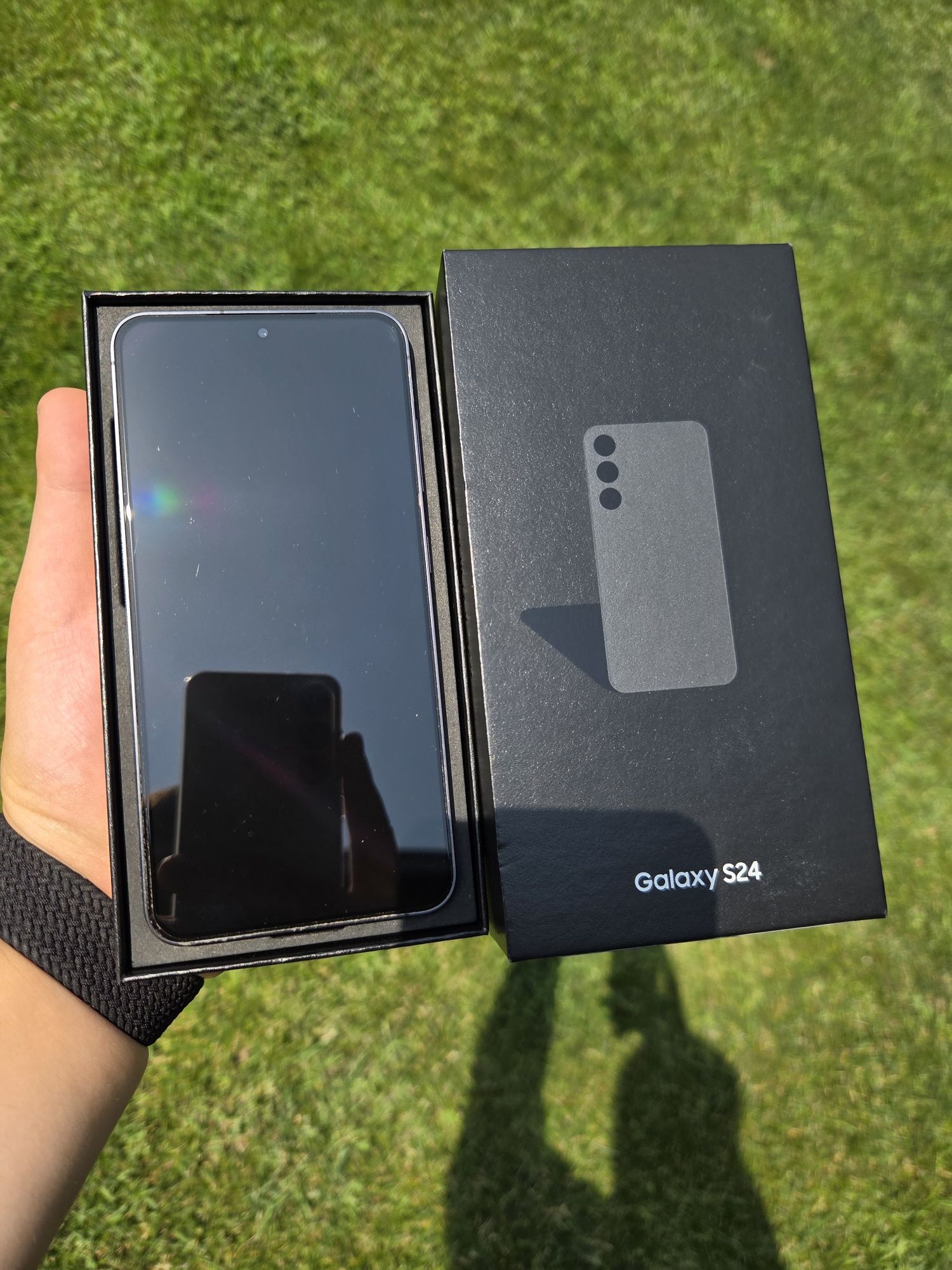 Samsung galaxy s24
8/256gb
Rangi-Onyx Black
Made in Vietnam
Kar&dak bo