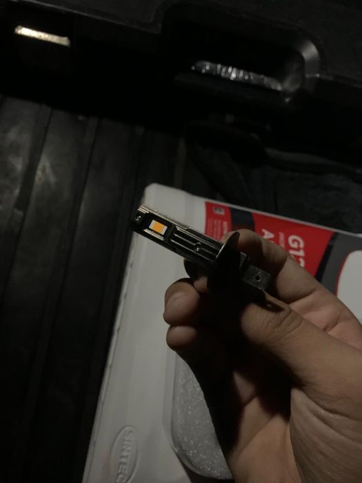 Продам лампочки для фары машины