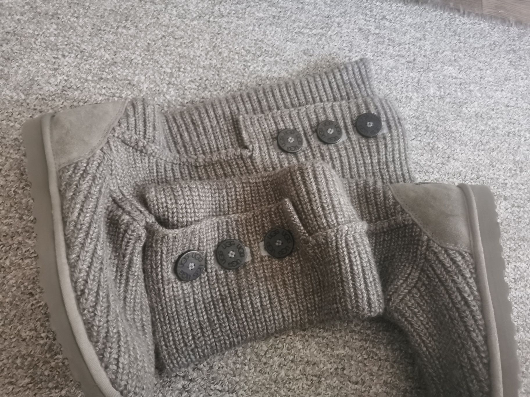 UGG nr 40 F23009F