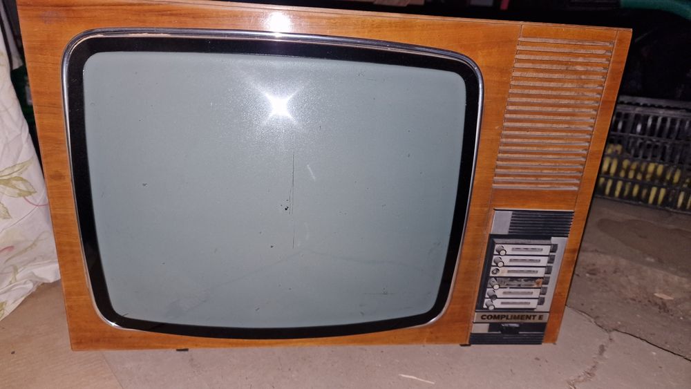 Televizor alb negru 1970 Compliment E