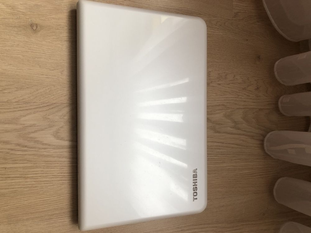 Toshiba satellite c55 a procesor I5 , 8gb ram , ssd 512 gb