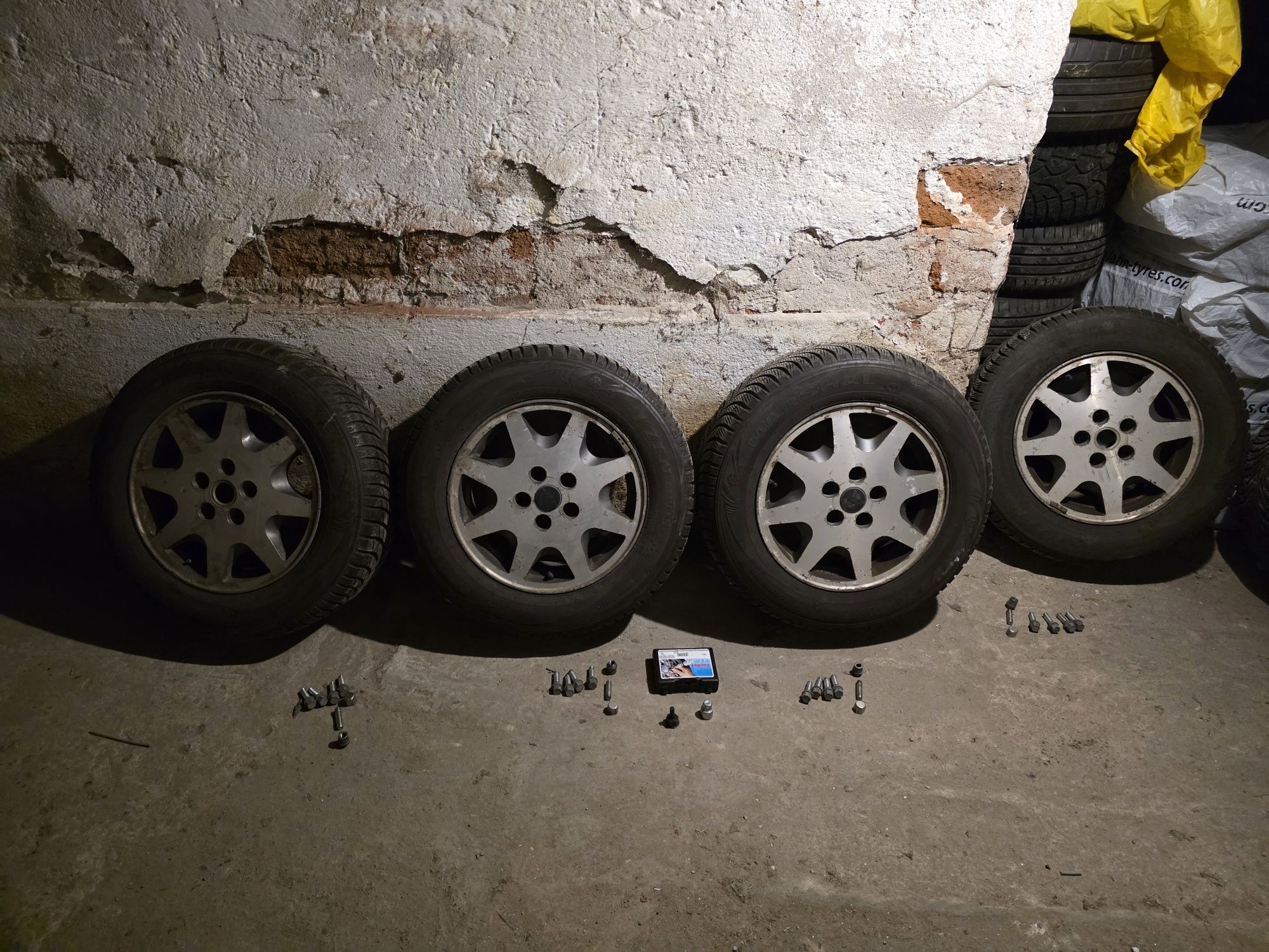 Зимни гуми 195/65/15 Marshal (Kumho), оригинални джанти Ланчия R15