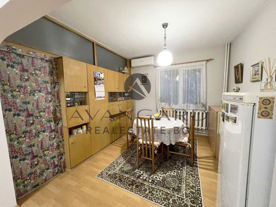 оф.24472 Тристаен обзаведен до Поликлиниката