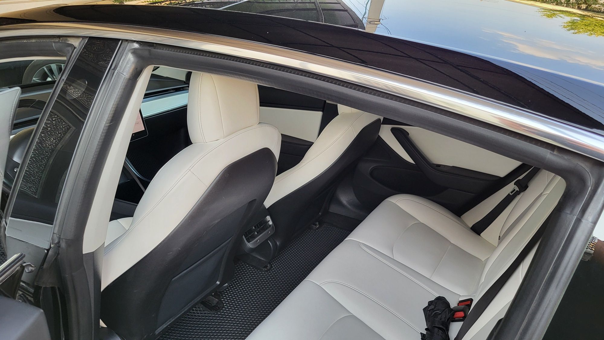 Tesla  model. 3 Long range