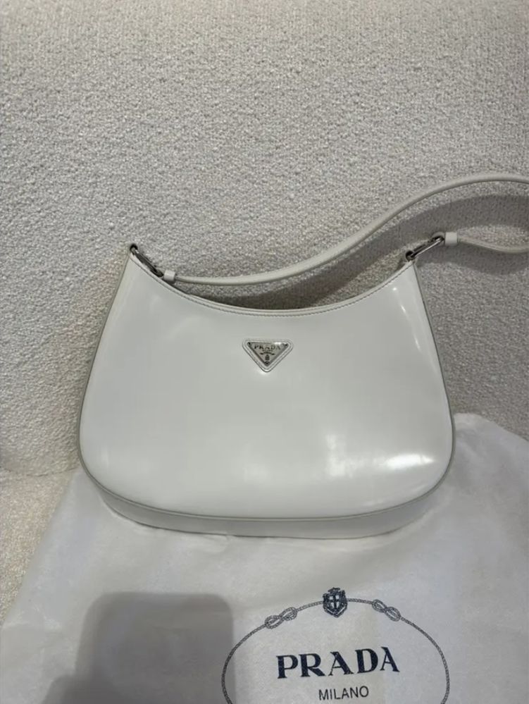 Prada бяла чанта