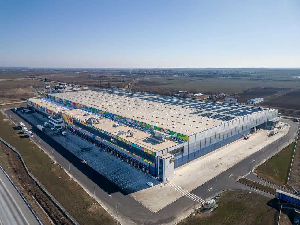 Teren 5.600 m² cu 20 m deschidere la DN2 Trafic intens